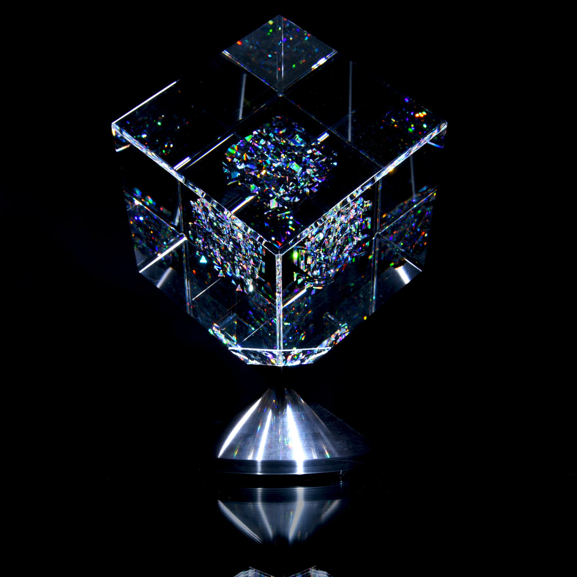 "Infinito" Coldworked Kinetic Glass Cube