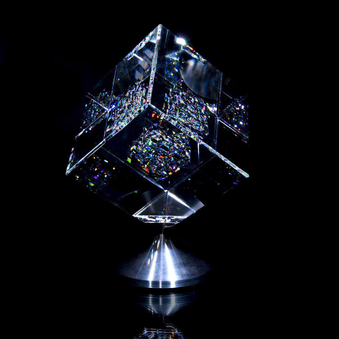 "Infinito" Coldworked Kinetic Glass Cube