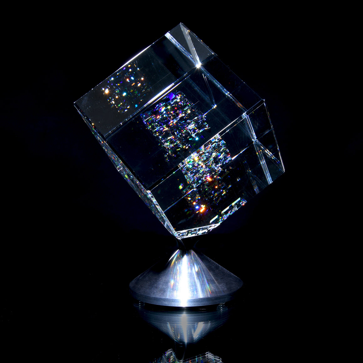 "Infinito" Coldworked Kinetic Glass Cube