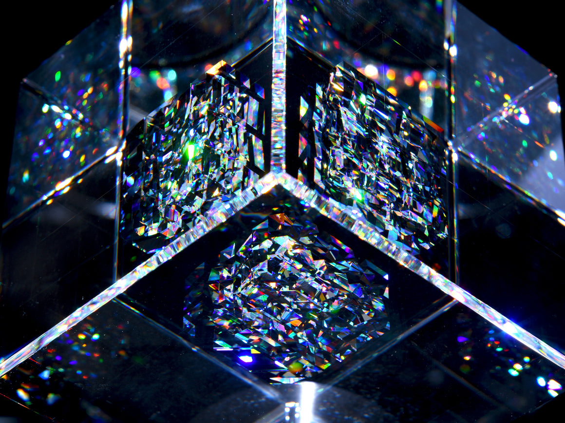 "Infinito" Coldworked Kinetic Glass Cube