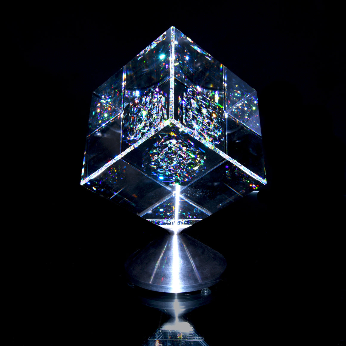 "Infinito" Coldworked Kinetic Glass Cube