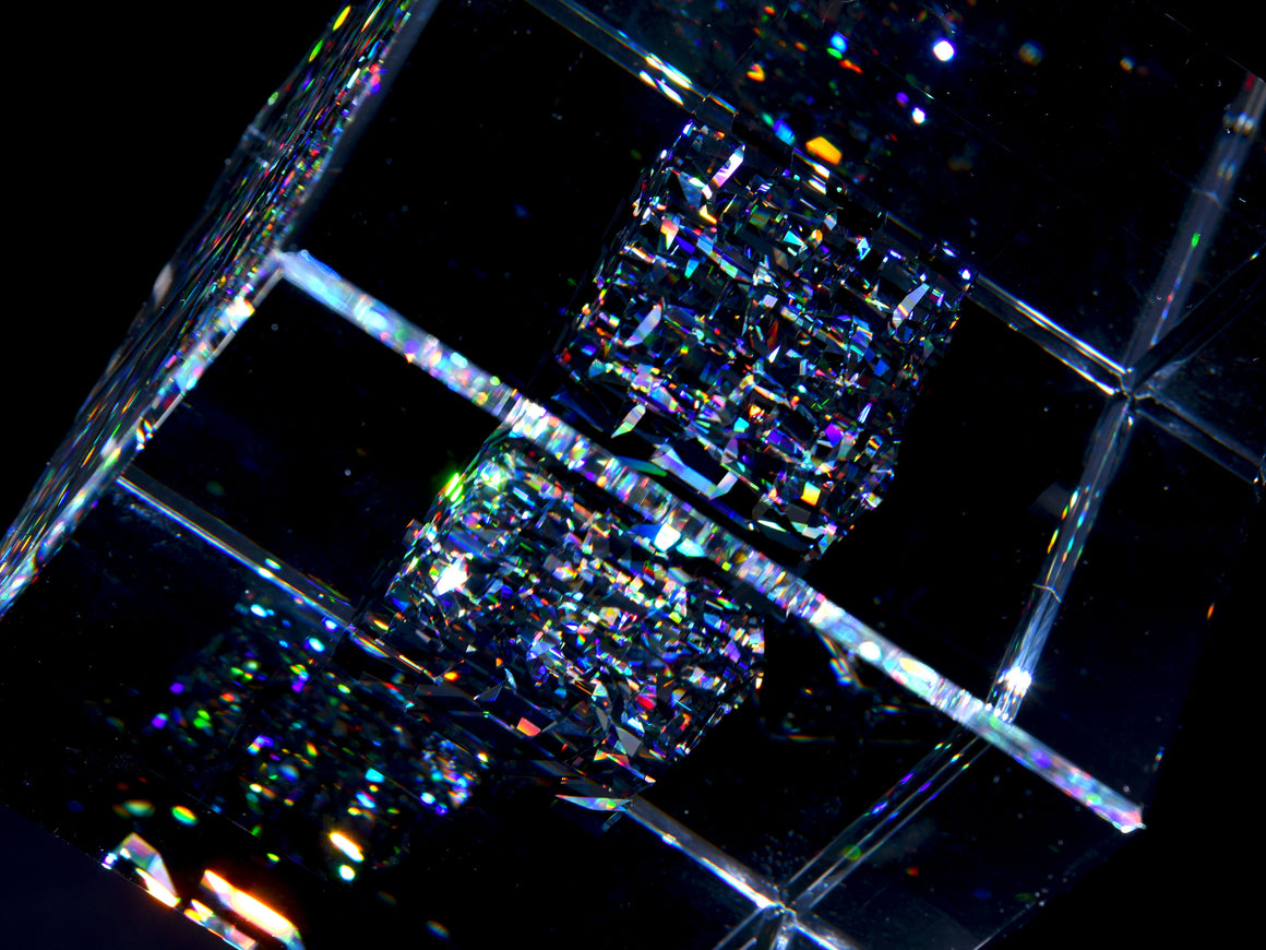 "Infinito" Coldworked Kinetic Glass Cube